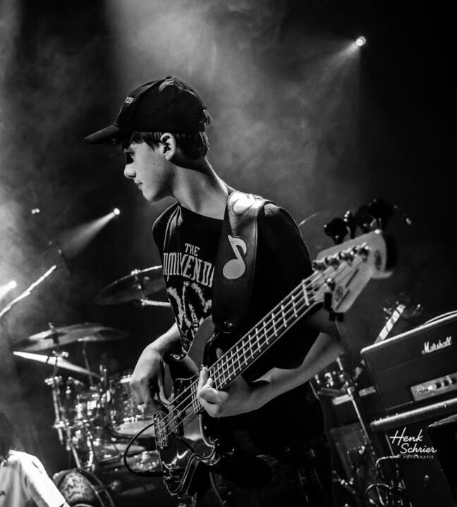 Dries Faber bassist in Gigant Apeldoorn