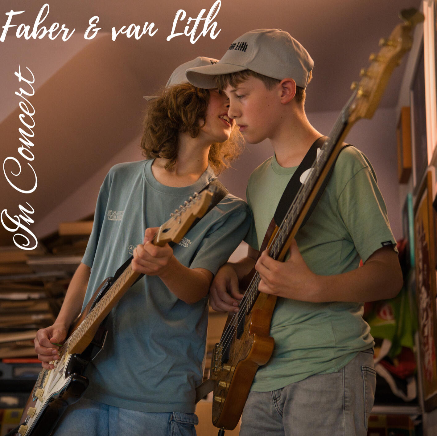 Albumhoes van In Concert van het duo Faber & van Lith, foto van twee jonge gitaristen